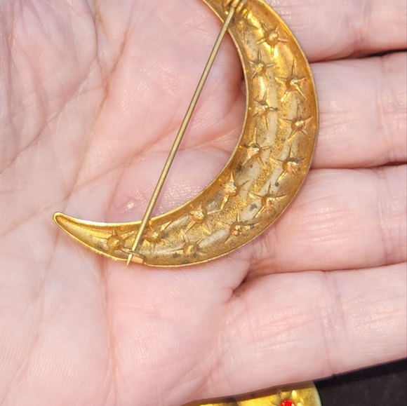 Vintage Gilded Crescent Moon Brooch - Picture 7 of 8